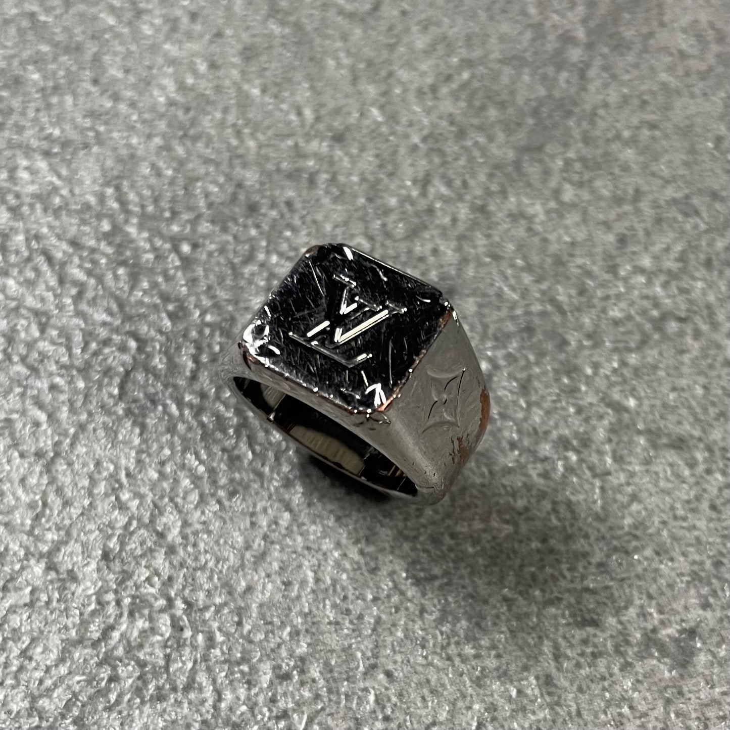 Louis Vuitton Classic Ring (M)