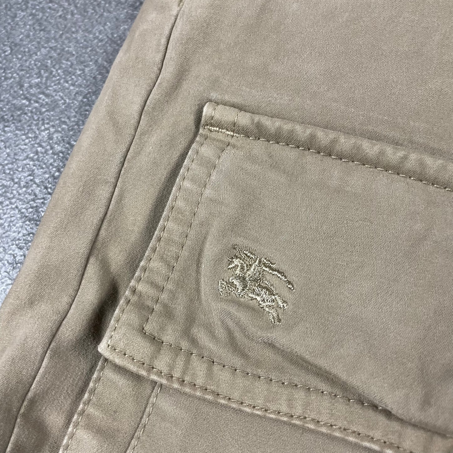 Burberry Cargo Pants (L)