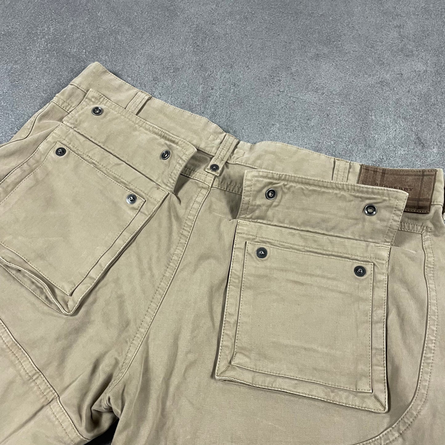 Burberry Cargo Pants (L)