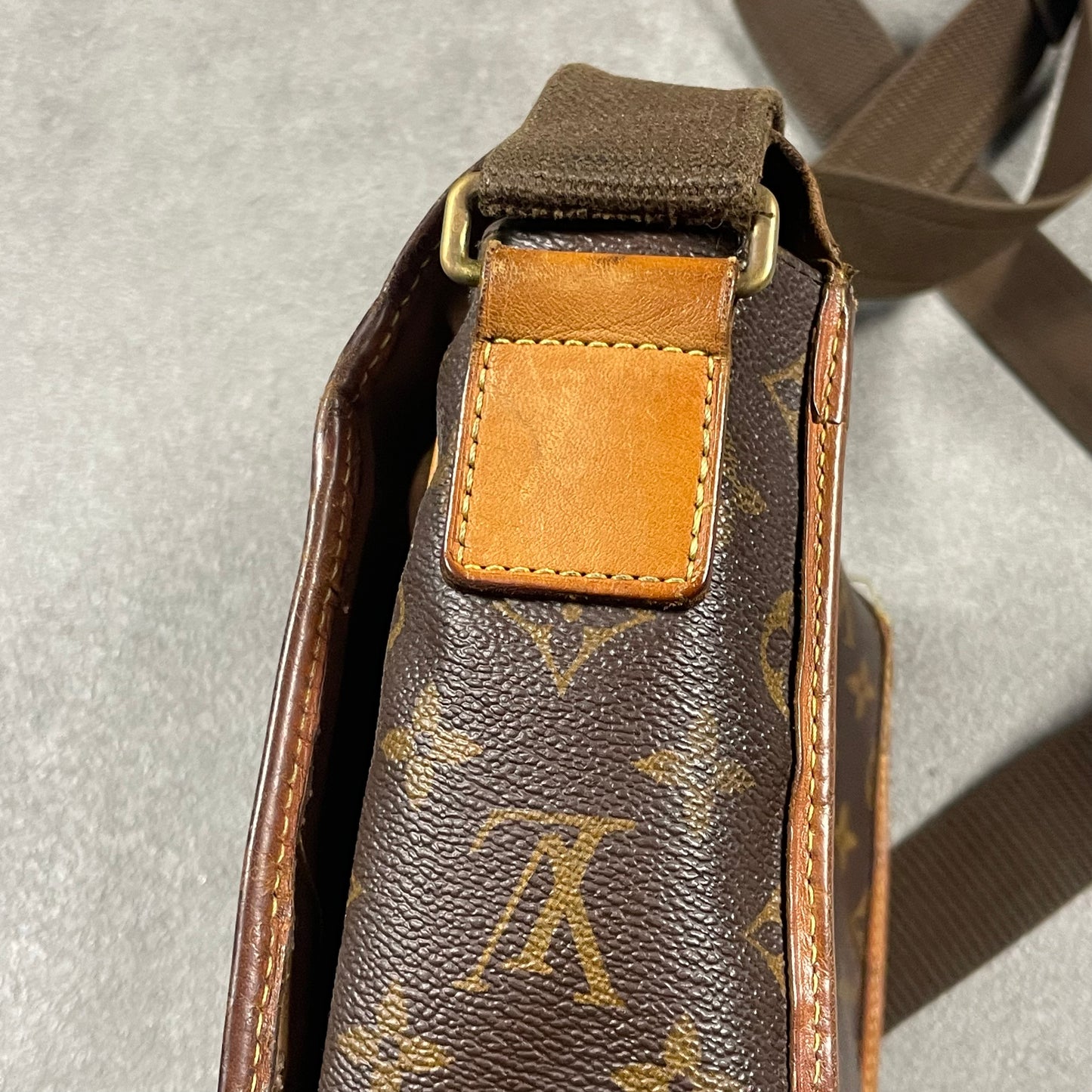 Louis Vuitton Messenger Bag