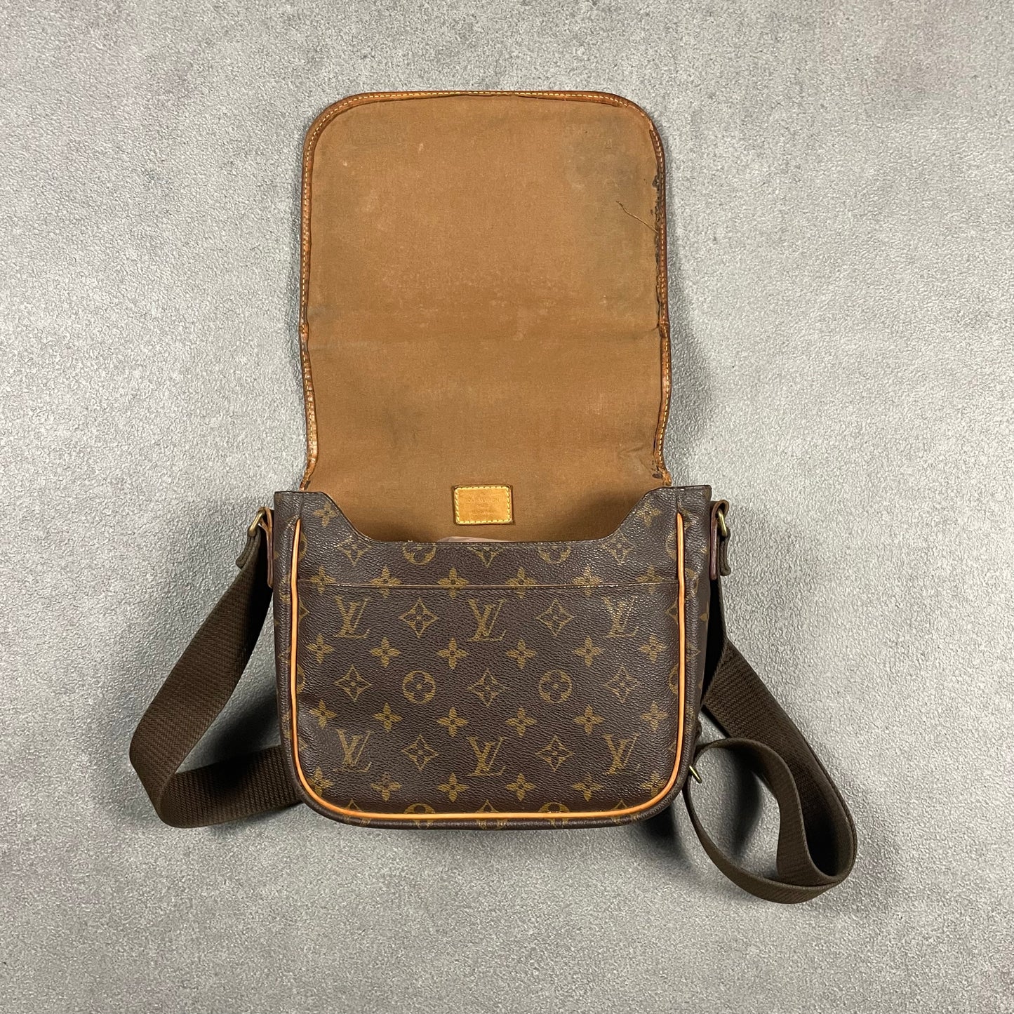 Louis Vuitton Messenger Bag