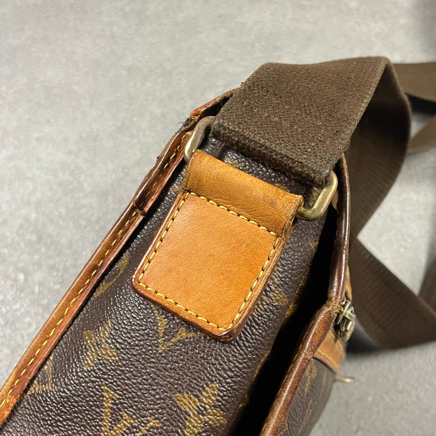 Louis Vuitton Messenger Bag