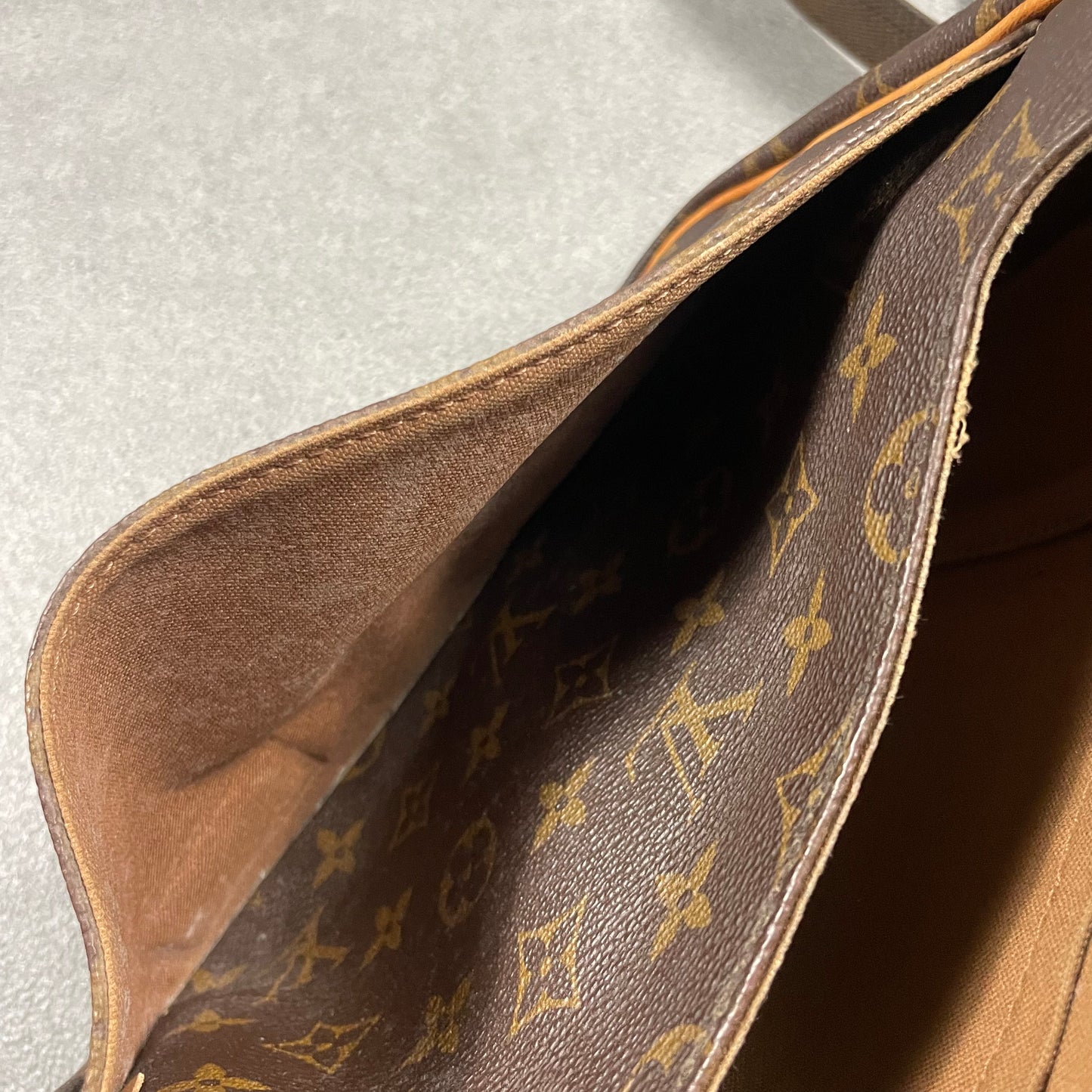 Louis Vuitton Messenger Bag