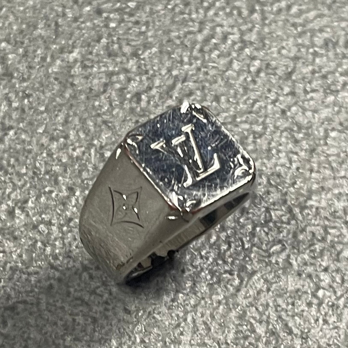 Louis Vuitton Ring (M)