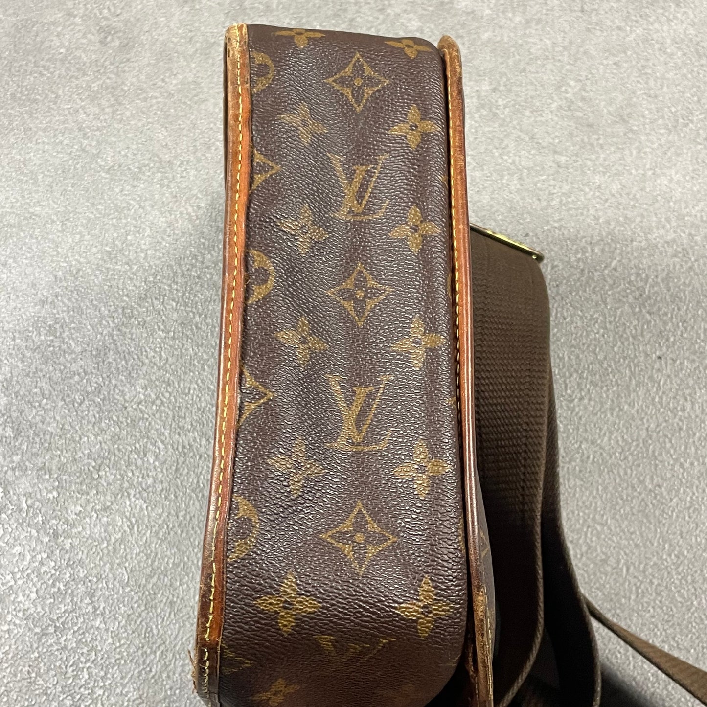 Louis Vuitton Messenger Bag