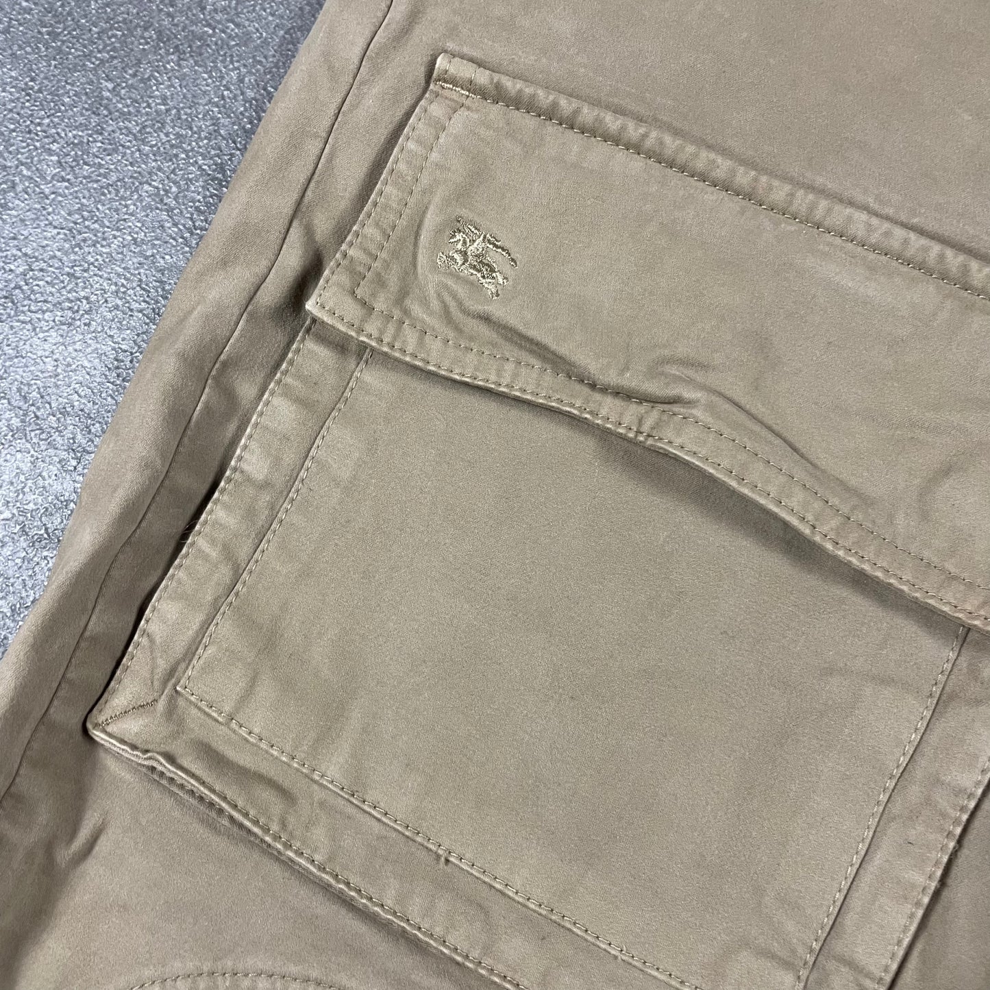 Burberry Cargo Pants (L)