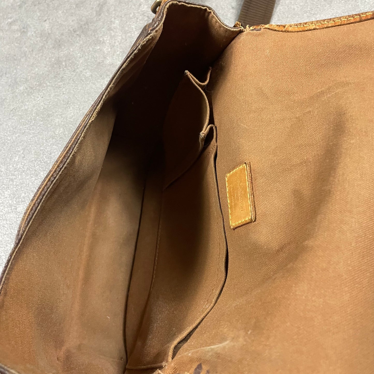 Louis Vuitton Messenger Bag