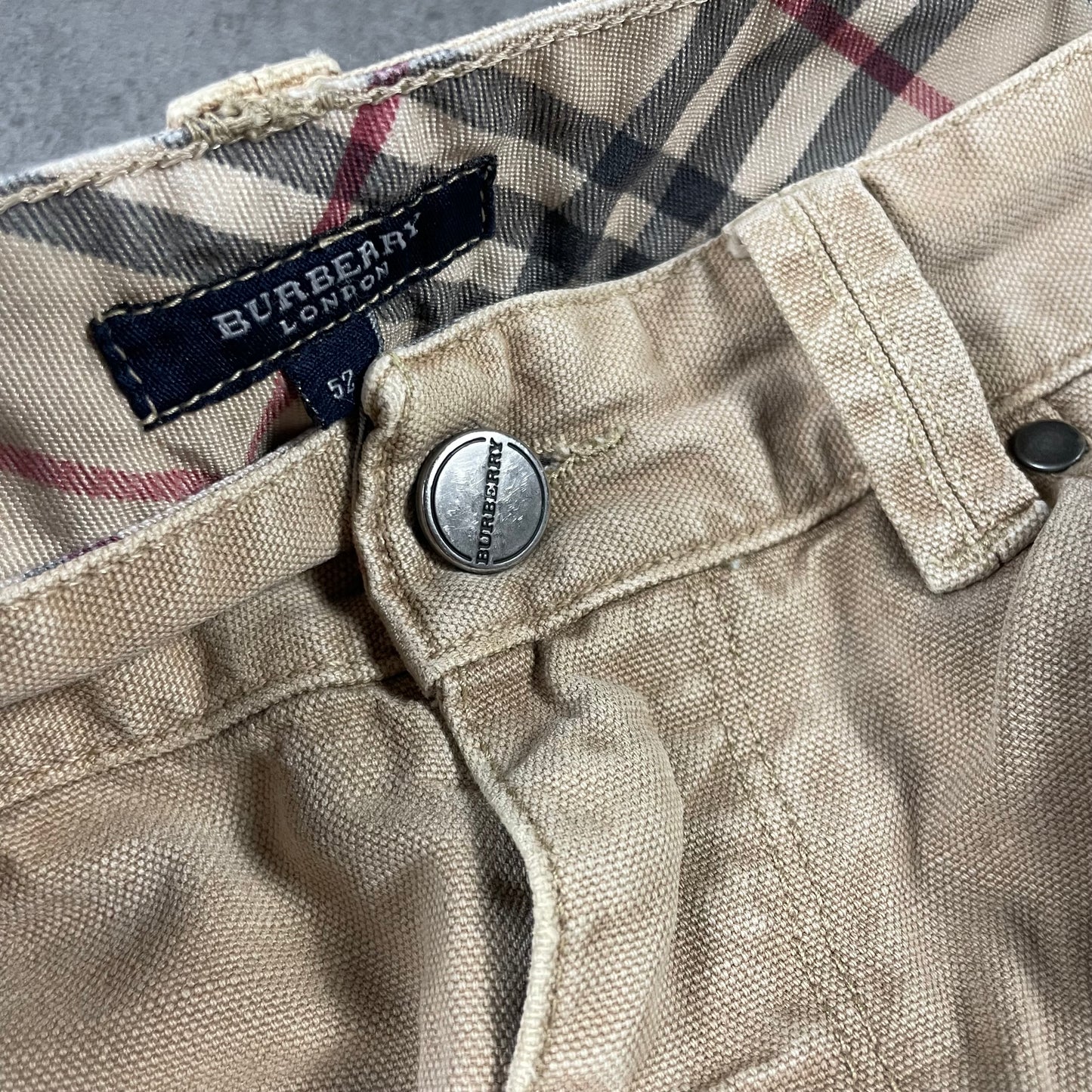 Burberry Chino Pants (L)