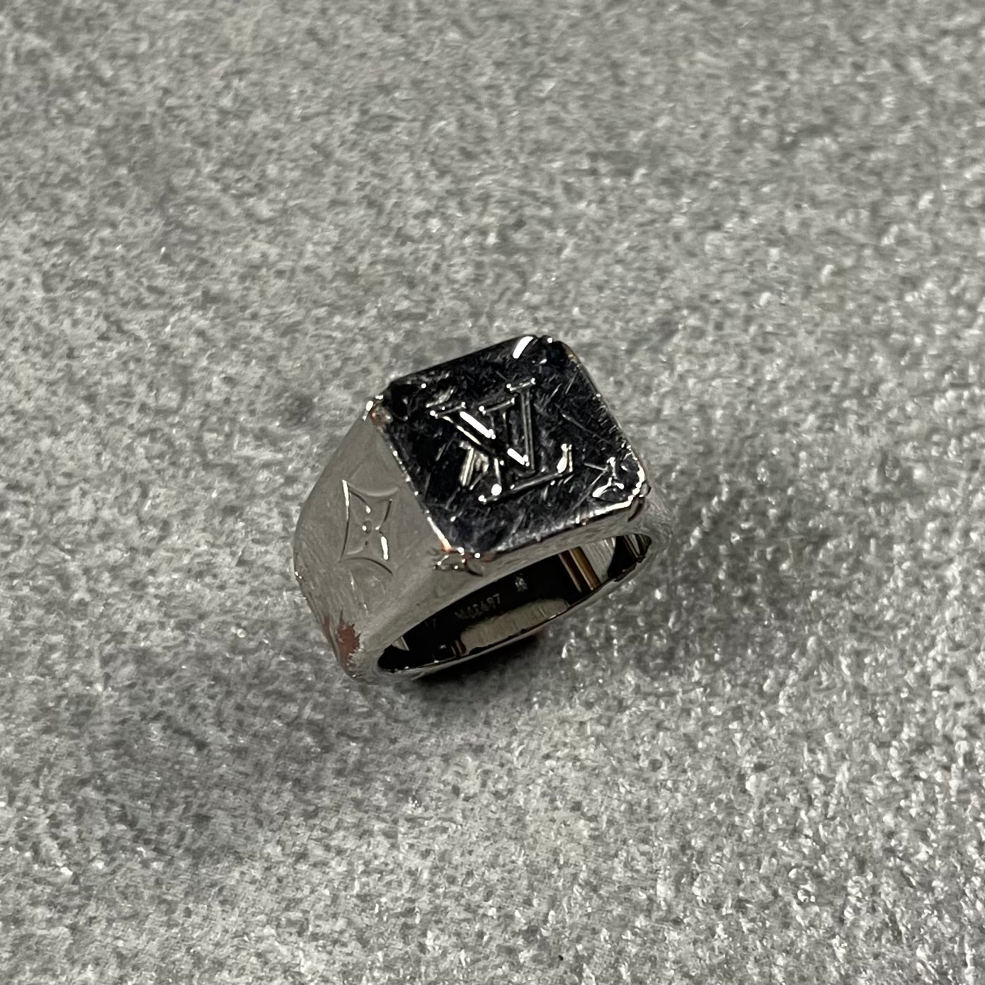 Louis Vuitton Classic Ring (M)