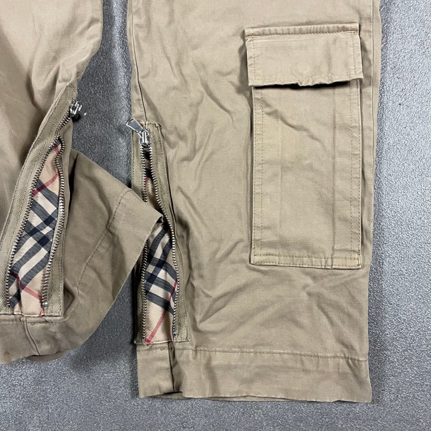 Burberry Cargo Pants (L)