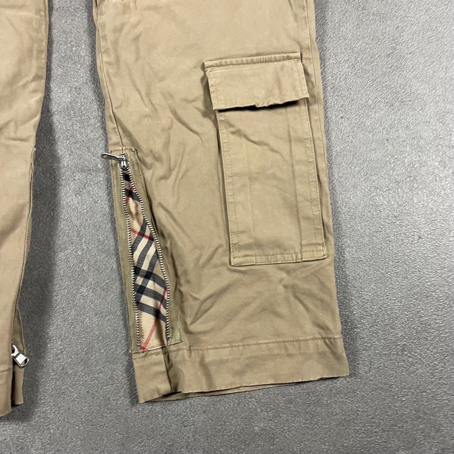 Burberry Cargo Pants (L)