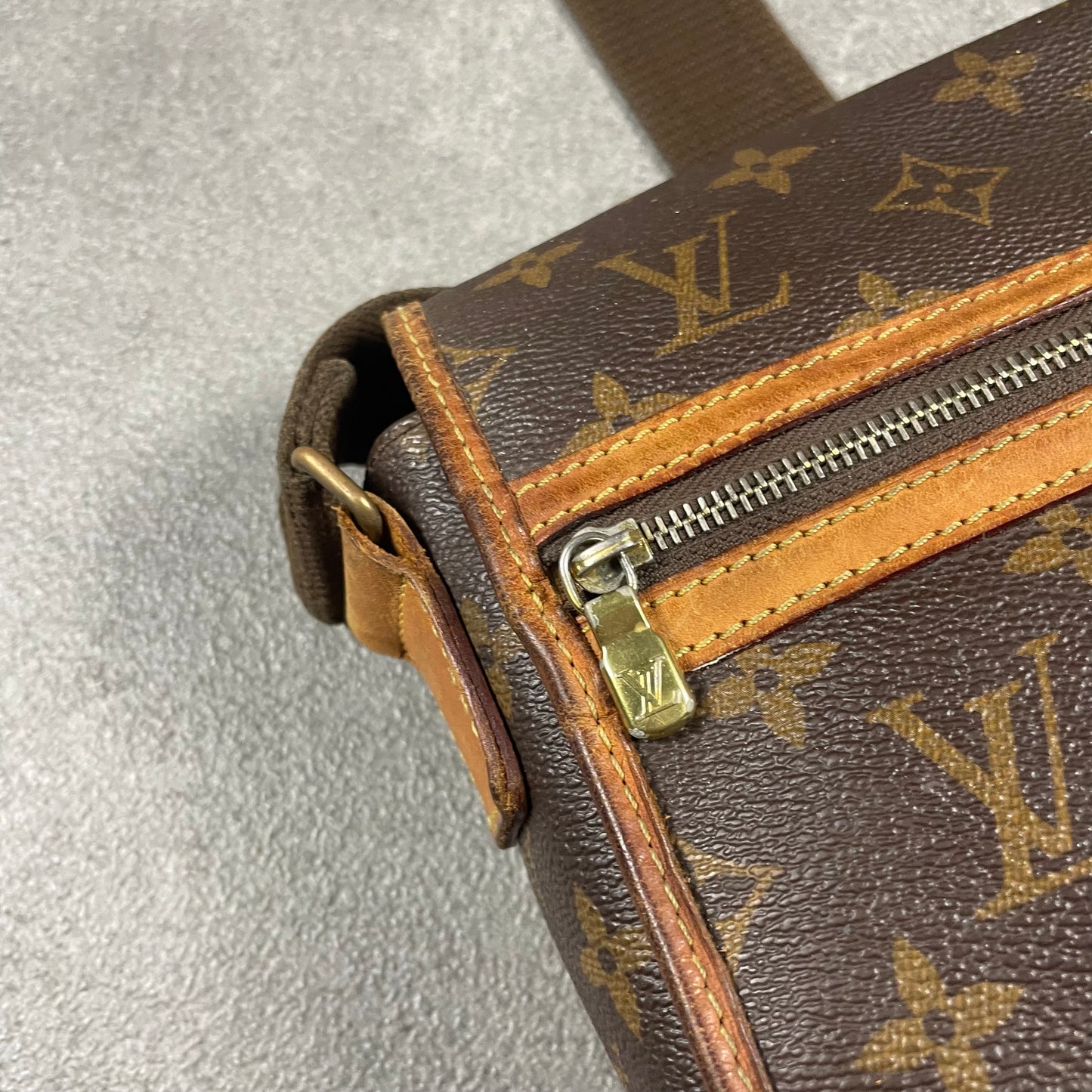 Louis Vuitton Messenger Bag