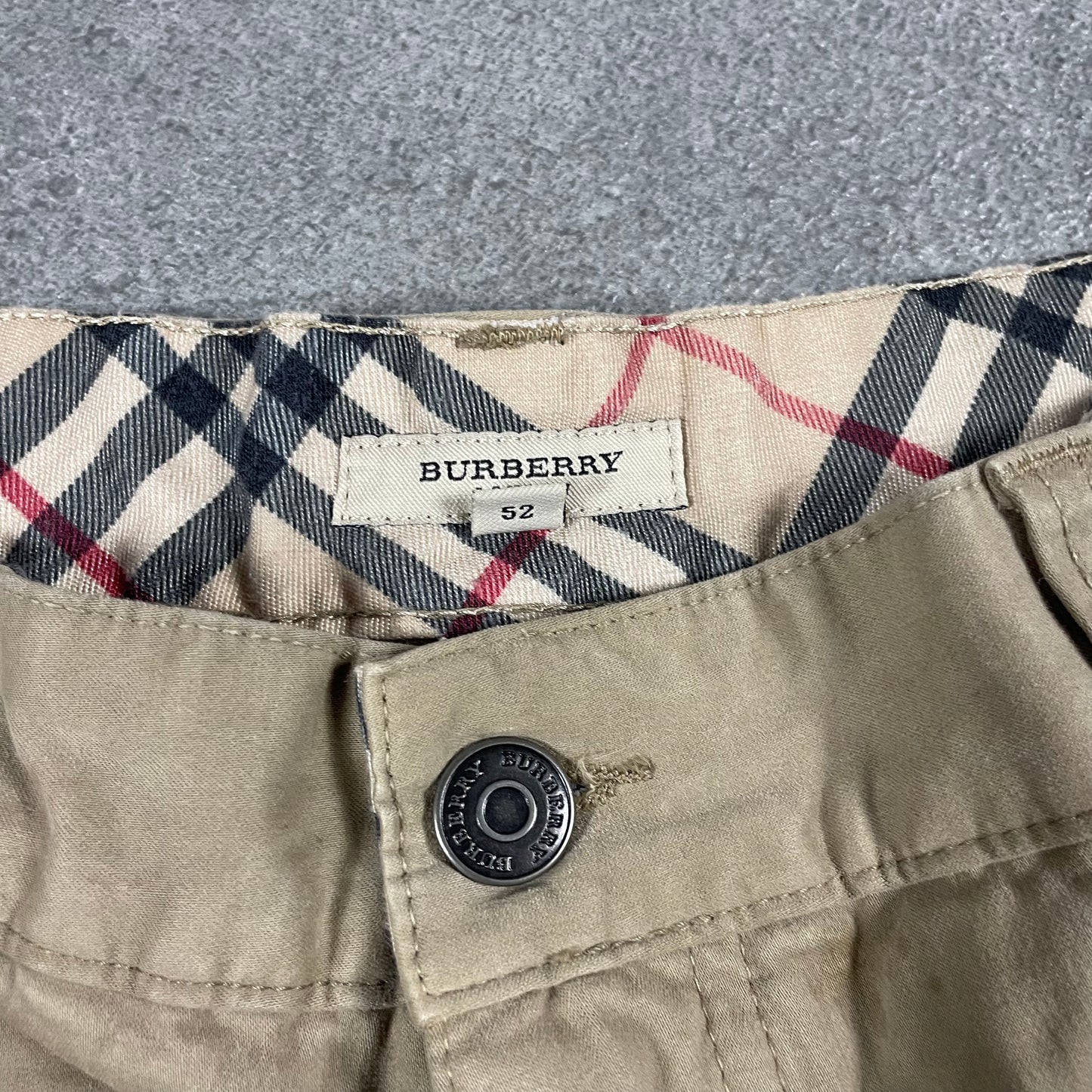 Burberry Cargo Pants (L)