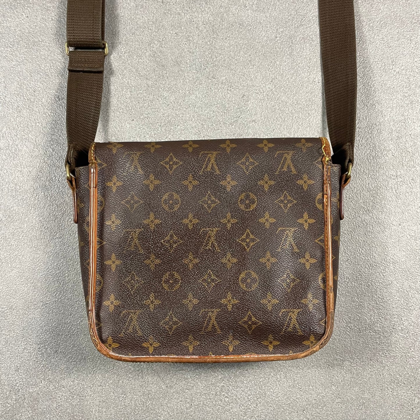 Louis Vuitton Messenger Bag