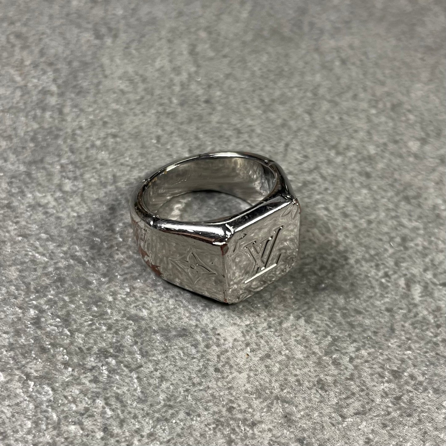 Louis Vuitton Classic Ring (M)