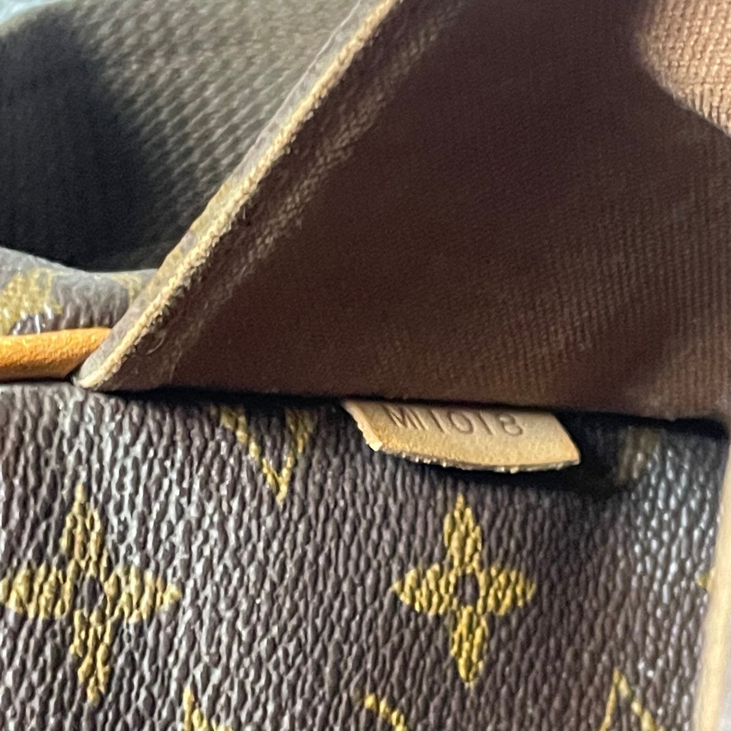 Louis Vuitton Messenger Bag