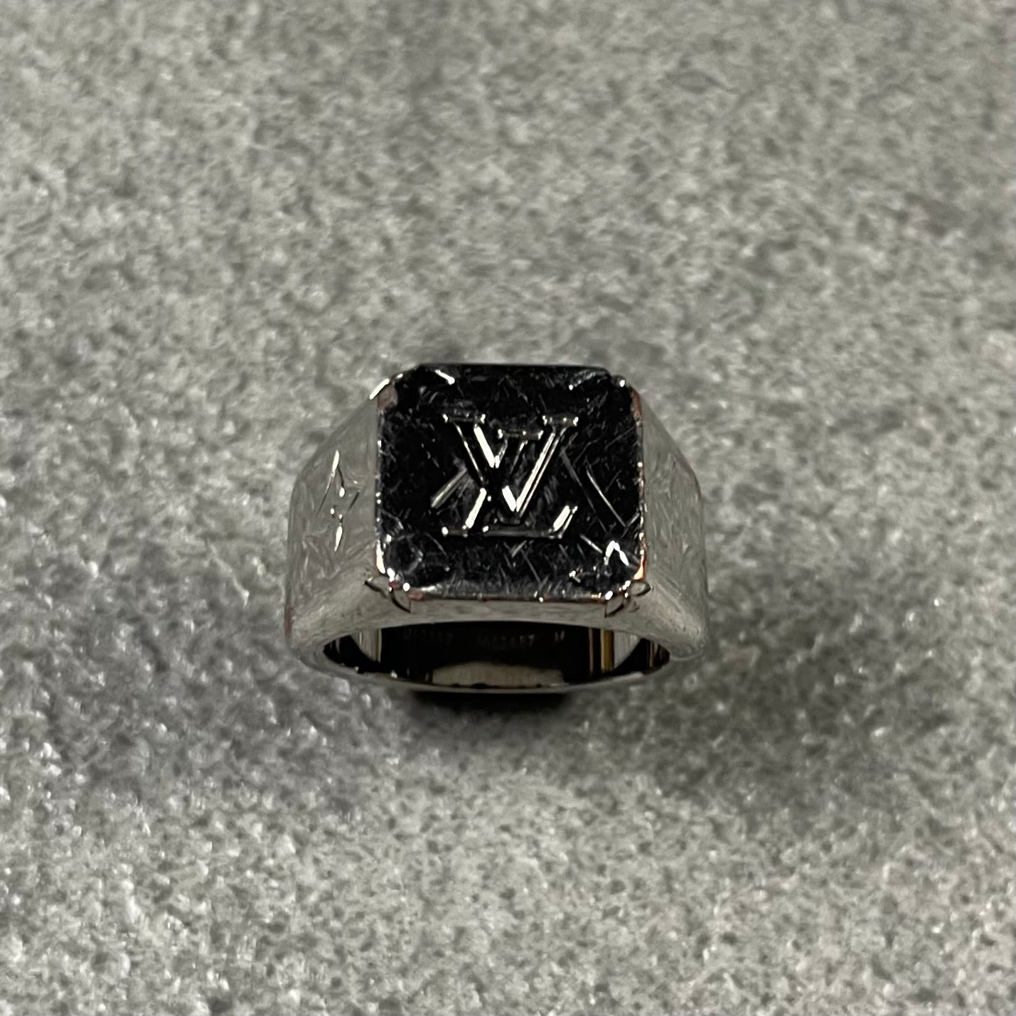 Louis Vuitton Classic Ring (M)