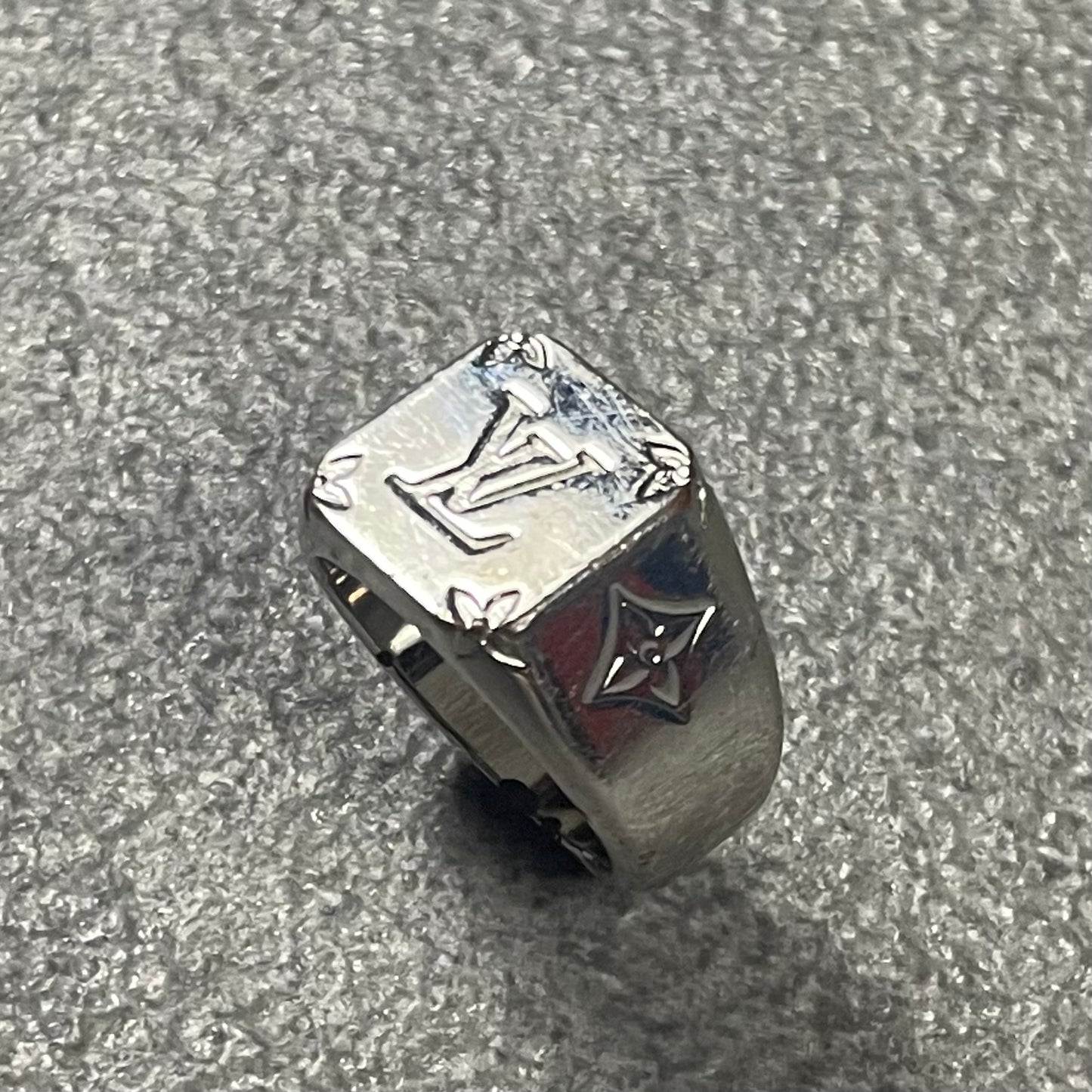 Louis Vuitton Ring (M)