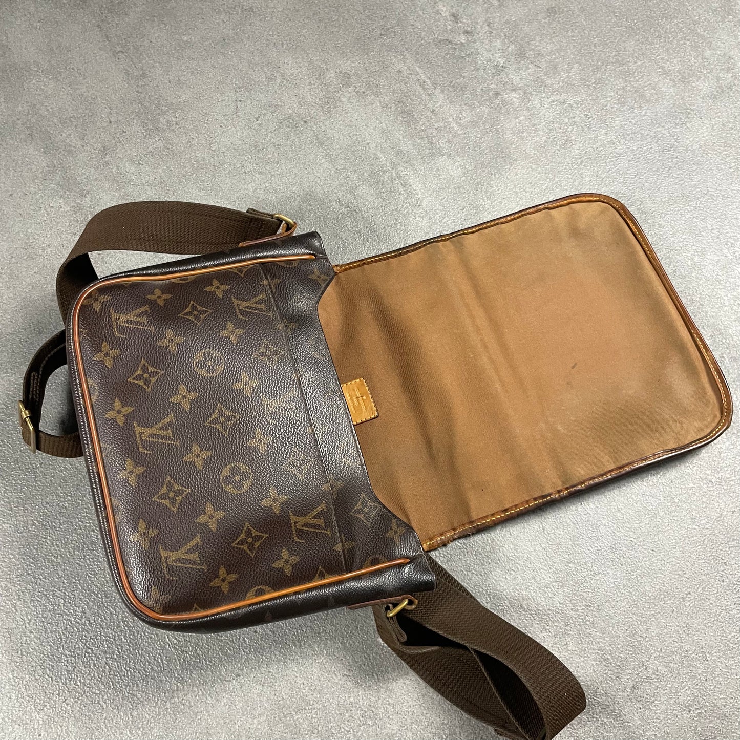 Louis Vuitton Bosphore Bag