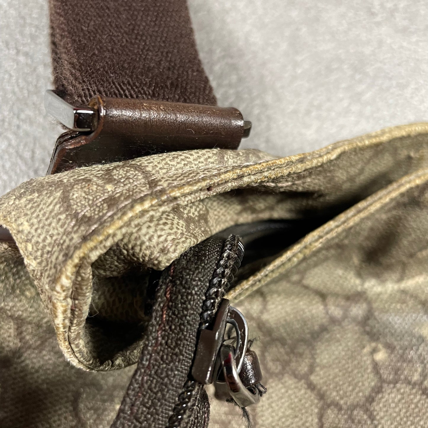 Gucci Messenger Bag