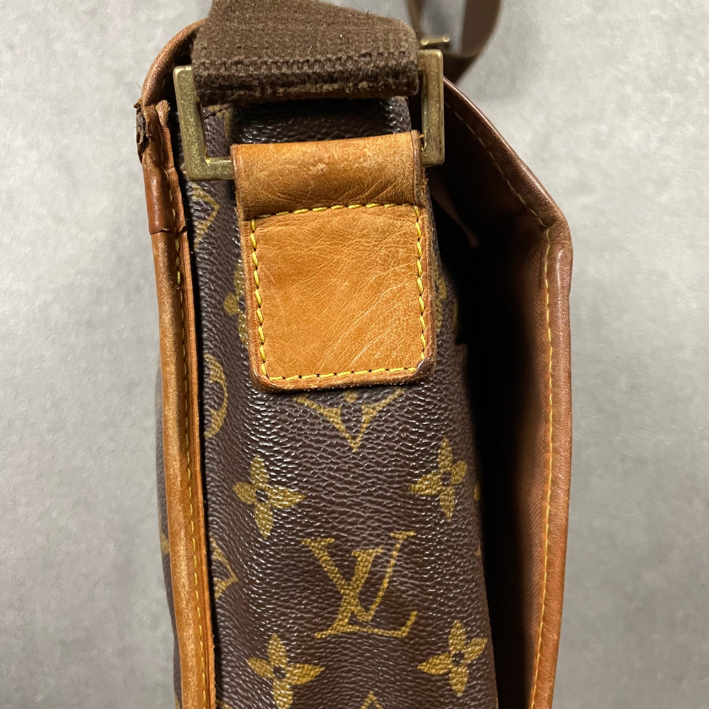 Louis Vuitton Messenger Bag