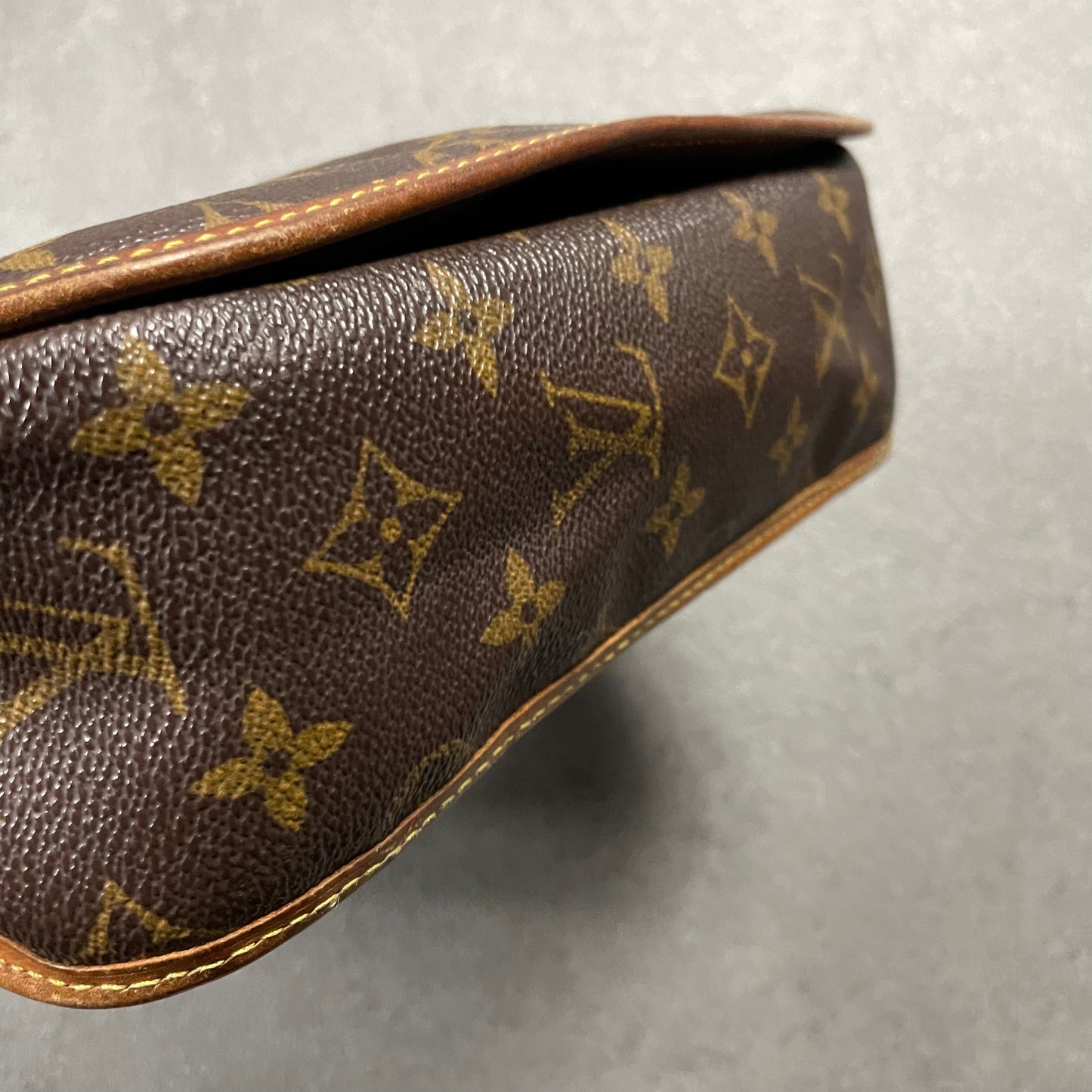 Louis Vuitton Messenger Bag