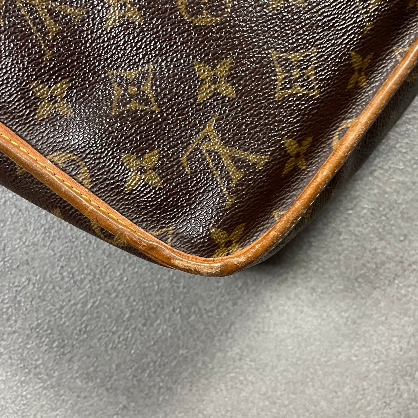 Louis Vuitton Messenger Bag