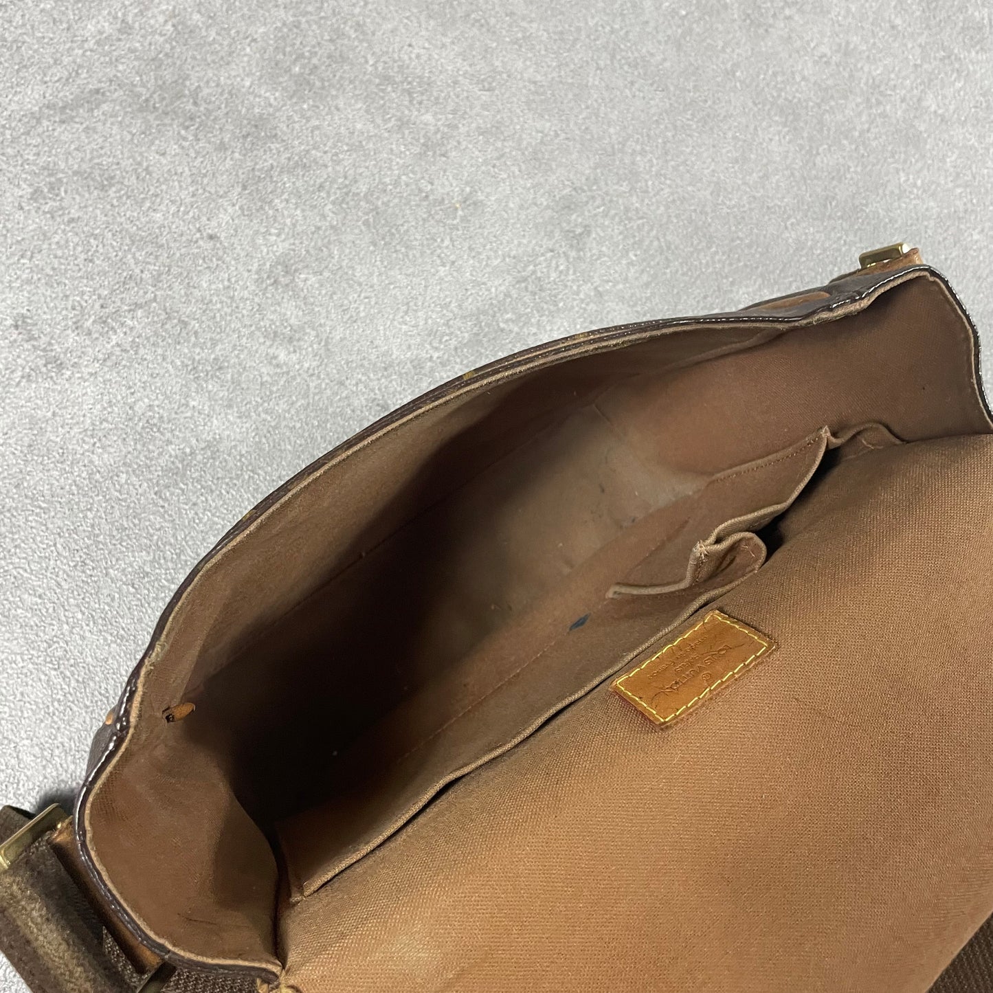 Louis Vuitton Messenger Bag