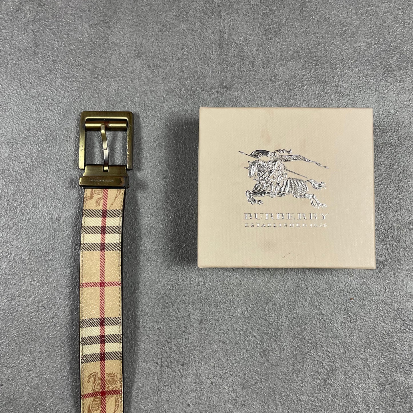 Burberry belt (105)