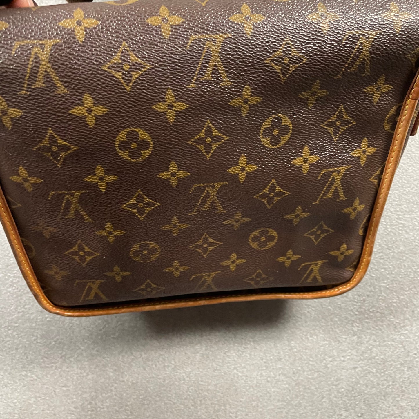 Louis Vuitton Messenger Bag