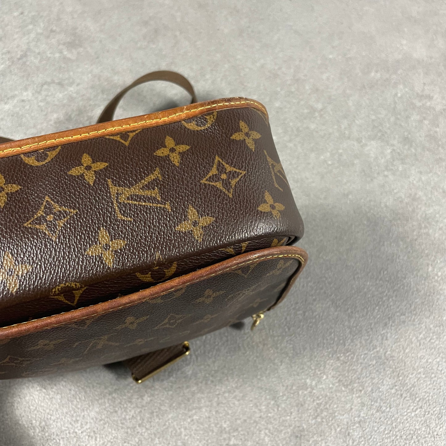 Louis Vuitton Messenger Bag