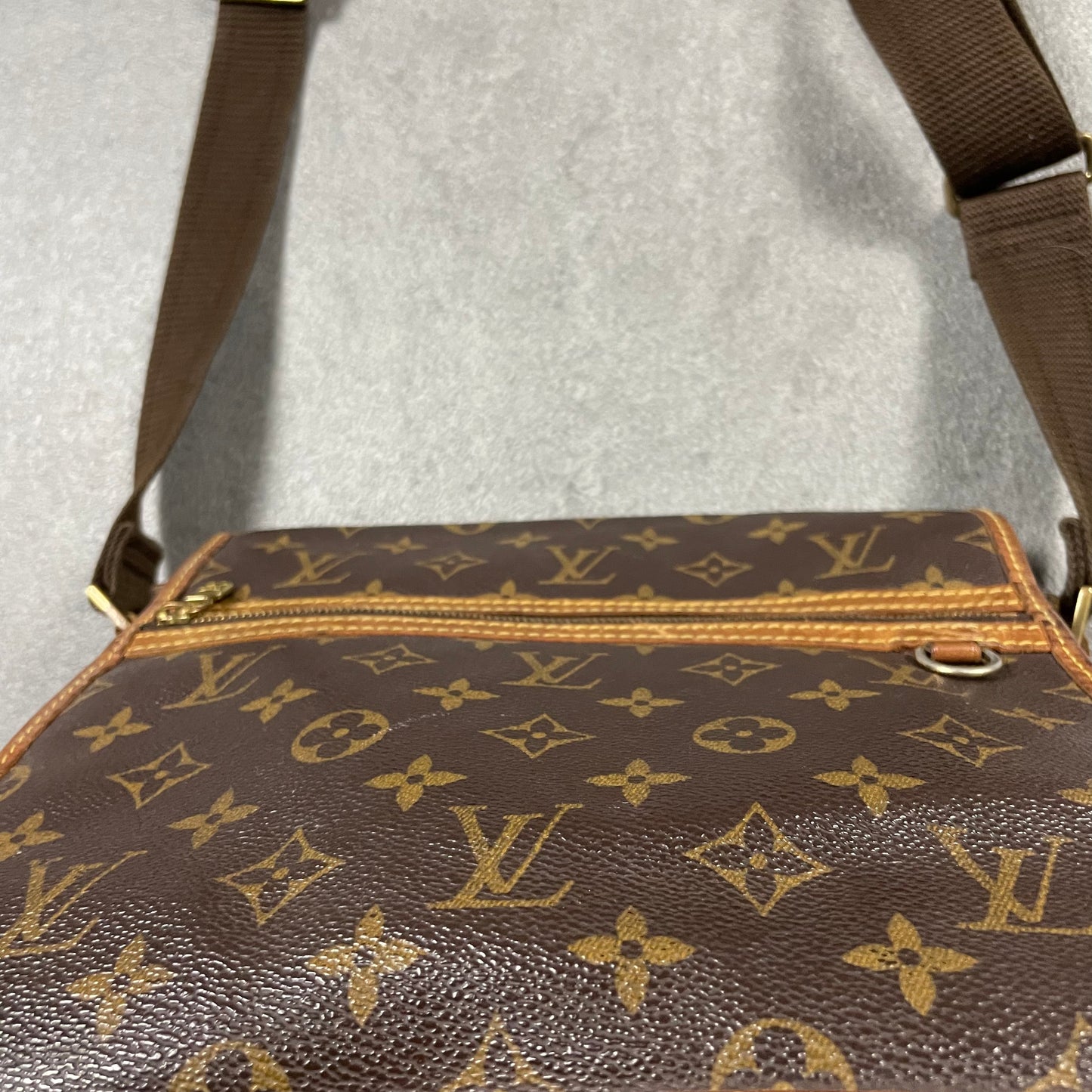 Louis Vuitton Messenger Bag