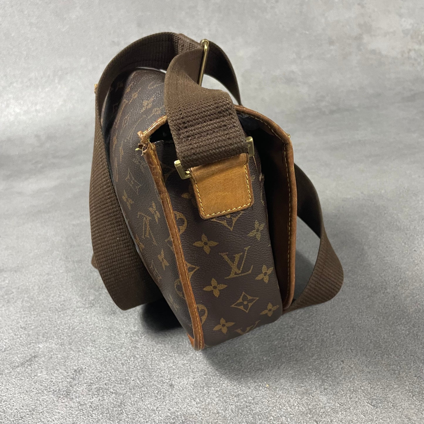 Louis Vuitton Messenger Bag