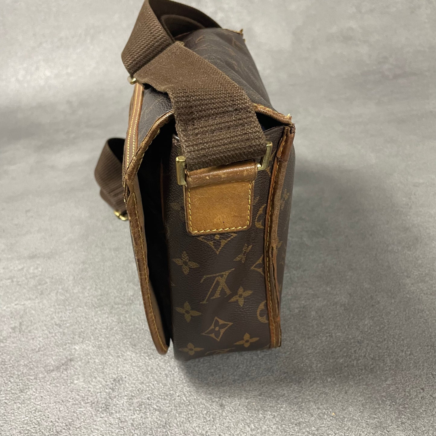 Louis Vuitton Messenger Bag