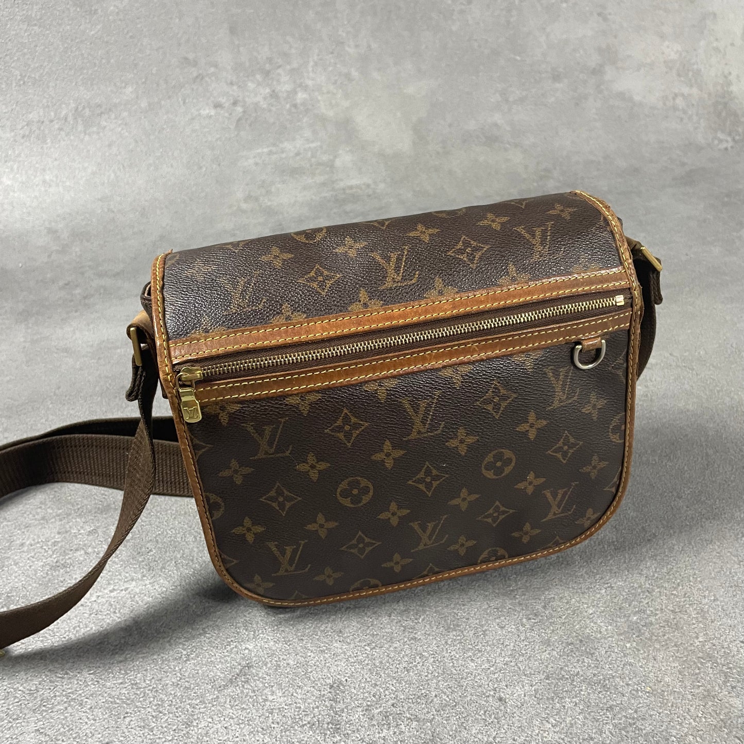 Louis Vuitton Messenger Bag