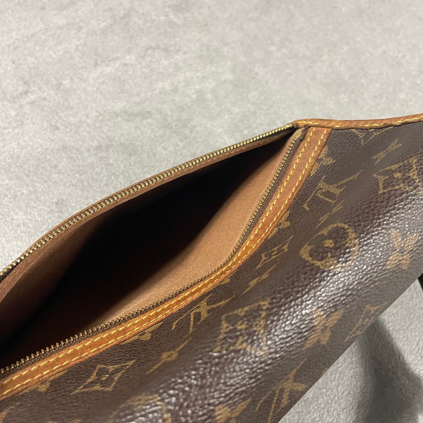 Louis Vuitton Messenger Bag