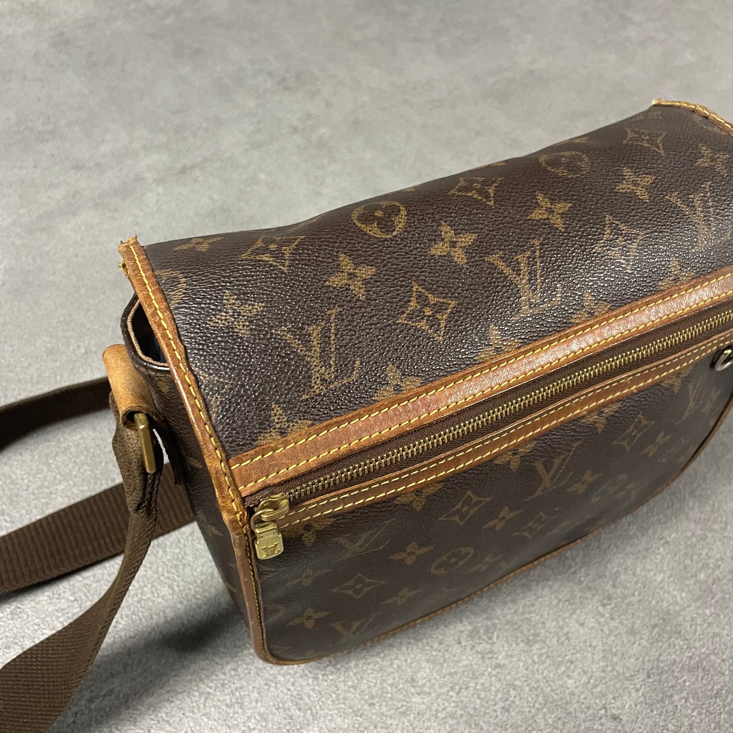 Louis Vuitton Messenger Bag