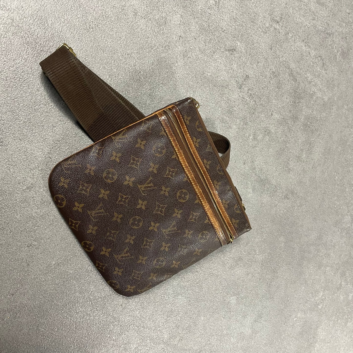 Louis Vuitton Bosphore Bag